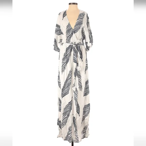 Lulu's white maxi dress - Picture 1 of 3